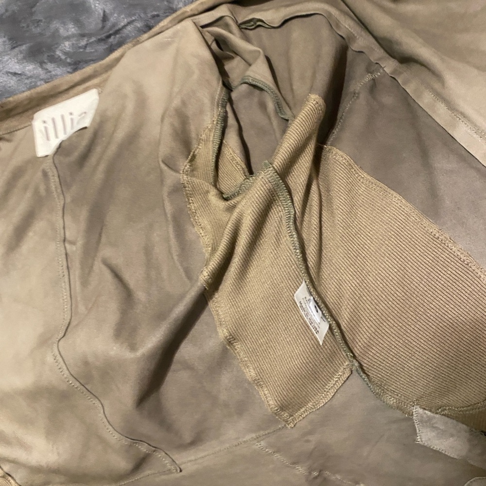Women's Jacket - Picture 16 of 17